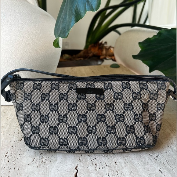 AUTHENTIC Gucci Shoulder Bag - Picture 1 of 6